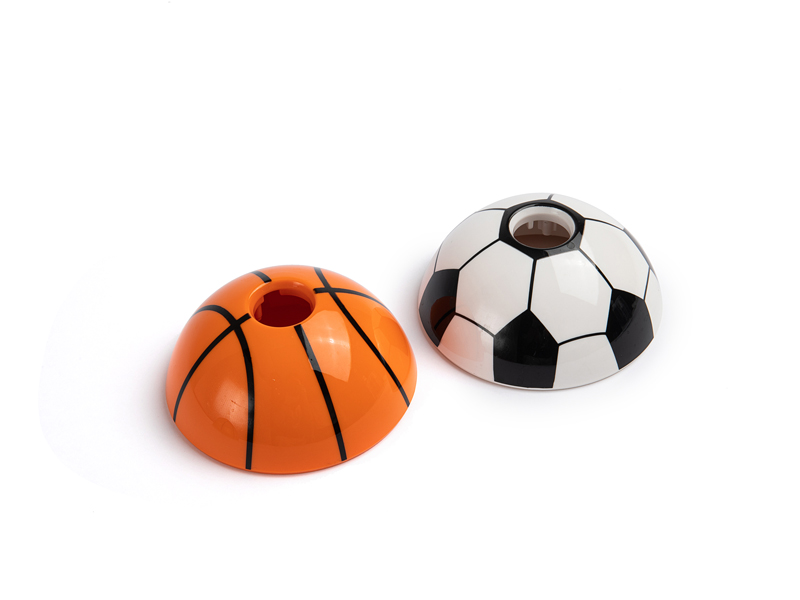 Mainan berbentuk bola plastik1