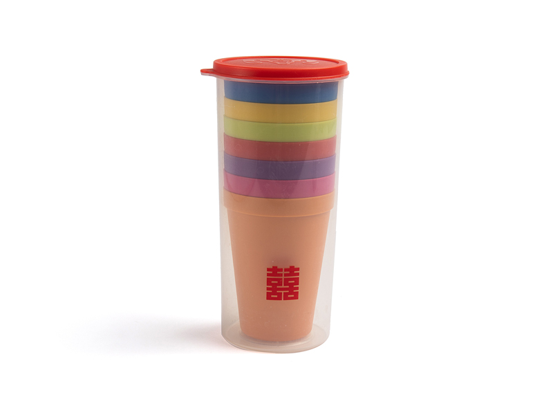 Drink-cup-with-different-colors